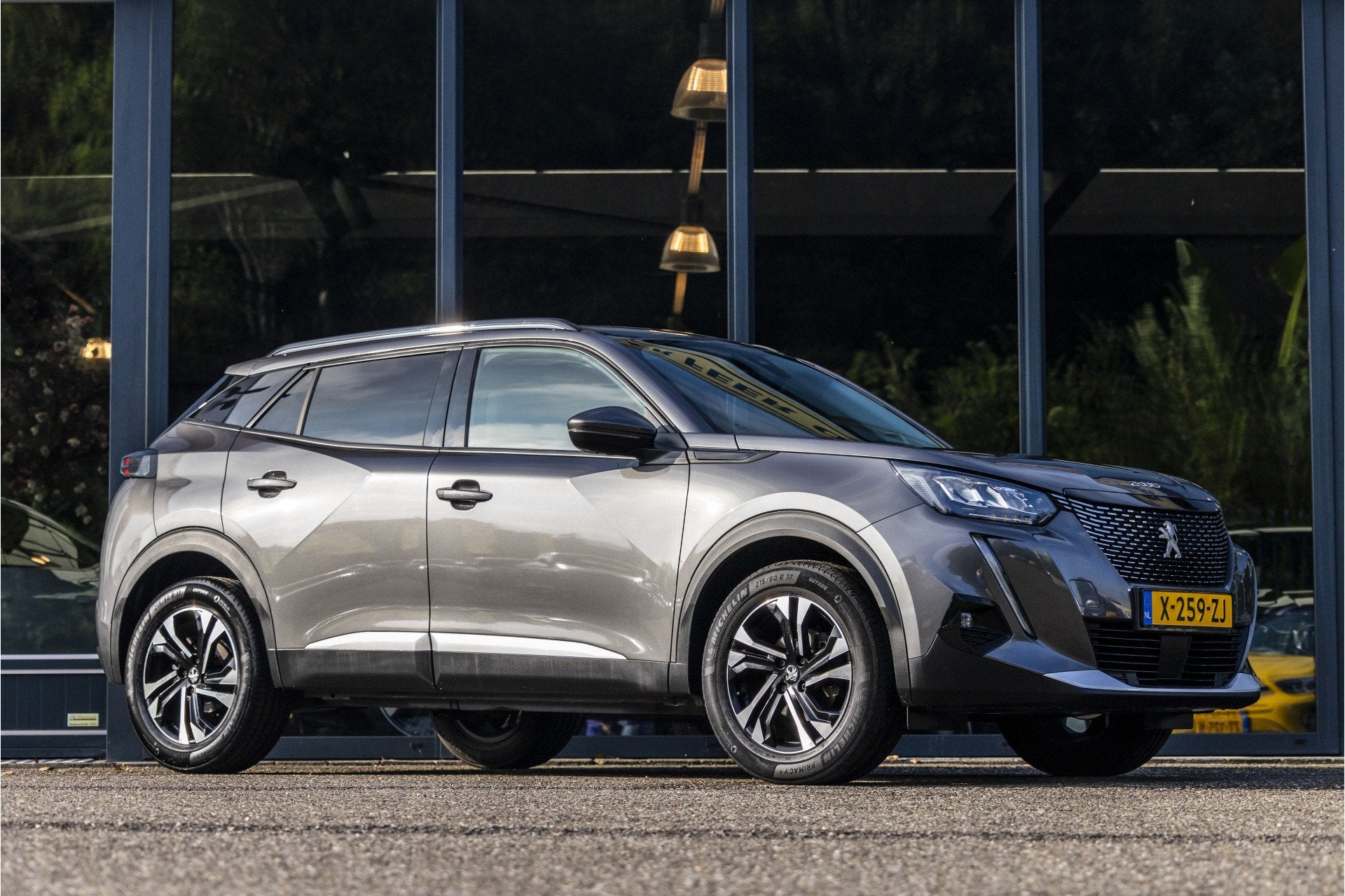 Peugeot 2008 1.2 PureTech Allure Pack (bj 2021, automaat), Auto's, Gebruikt, Euro 6, 1199 cc, 1180 kg