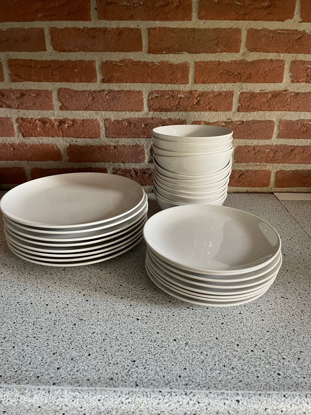 IKEA servies,8 grote en kleine borden,8 schalen/kommen, Ophalen, Keramiek, Zo goed als nieuw, Modern