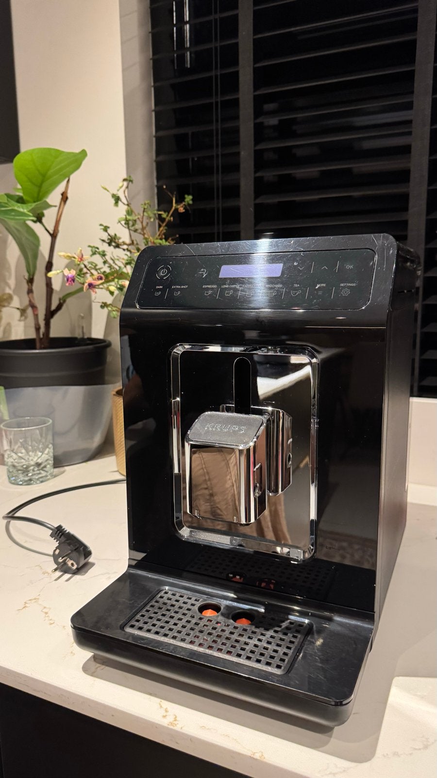 Krups Quattro Force Volautomatische Espressomachine, Afneembaar waterreservoir, Gebruikt, Espresso apparaat, 4 tot 10 kopjes
