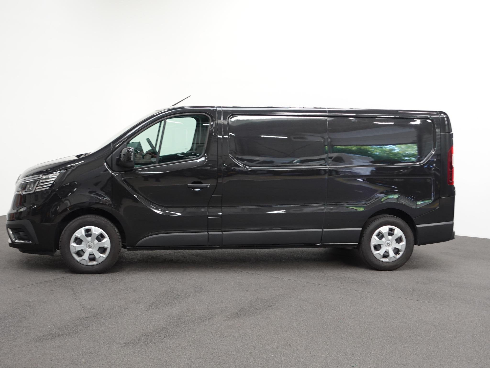 Renault Trafic 2.0 Blue dCi 150PK T30 L2H1 Advance Automaat, Auto's, Stof, Gebruikt, Euro 6, 4 cilinders