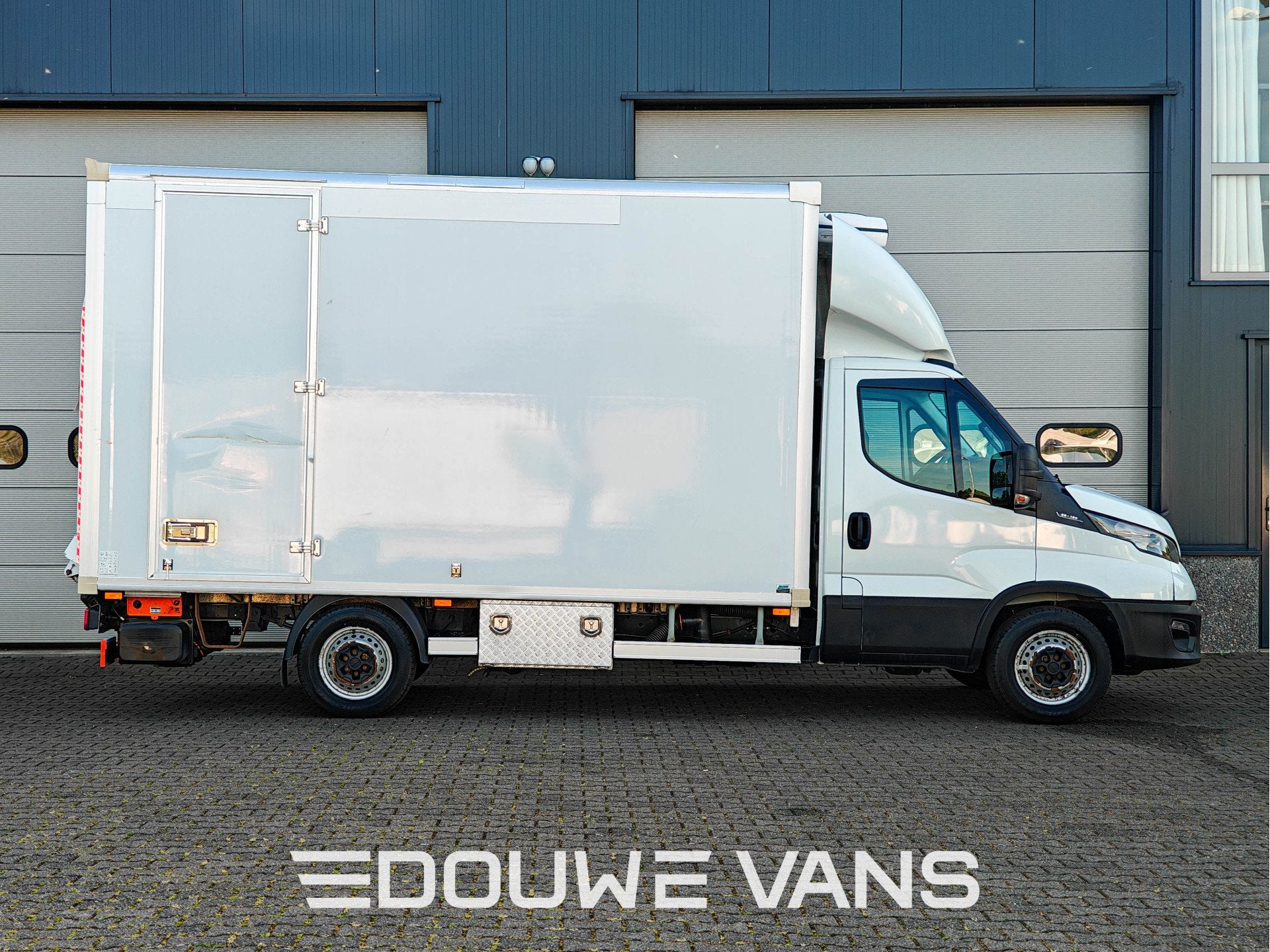 Iveco Daily 35-160 2.3 Koelwagen Airco Laadklep DAB Geveerde, Stof, Gebruikt, Zwart, Iveco