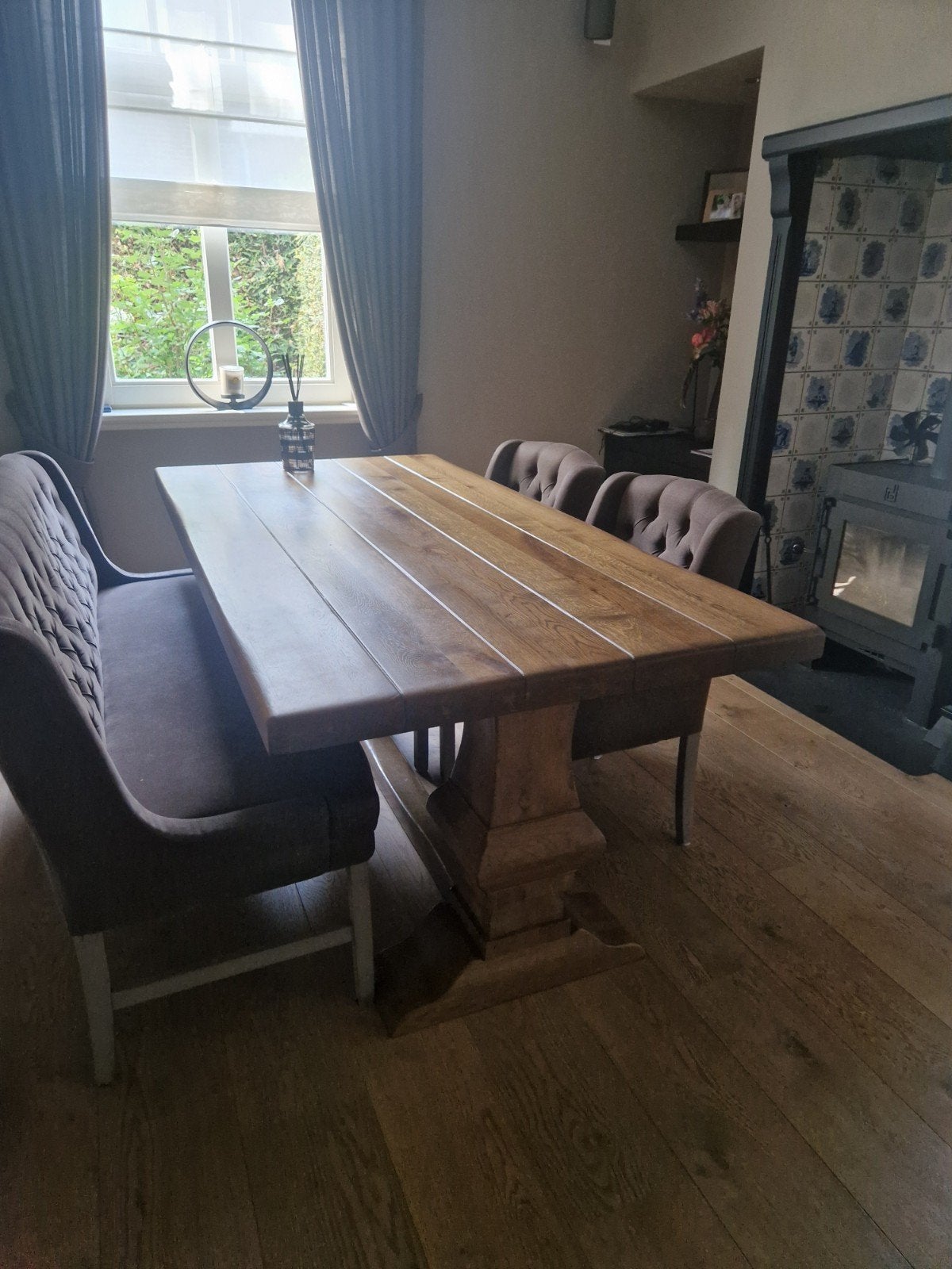 Robuuste eikenhouten eettafel met bank en stoelen, Huis en Inrichting, Landelijk, Robuust, Eikenhout, Zo goed als nieuw, 150 tot 200 cm