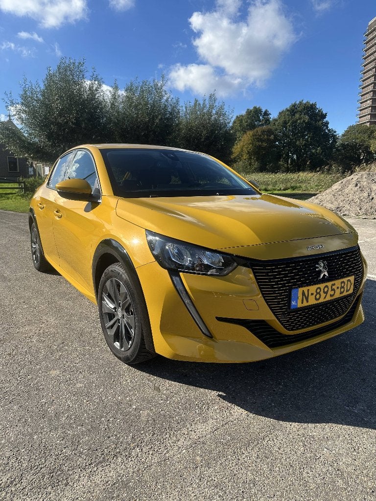 Foto 4 van Peugeot 208 EV Allure 50kWh 136pk 2021 Geel
