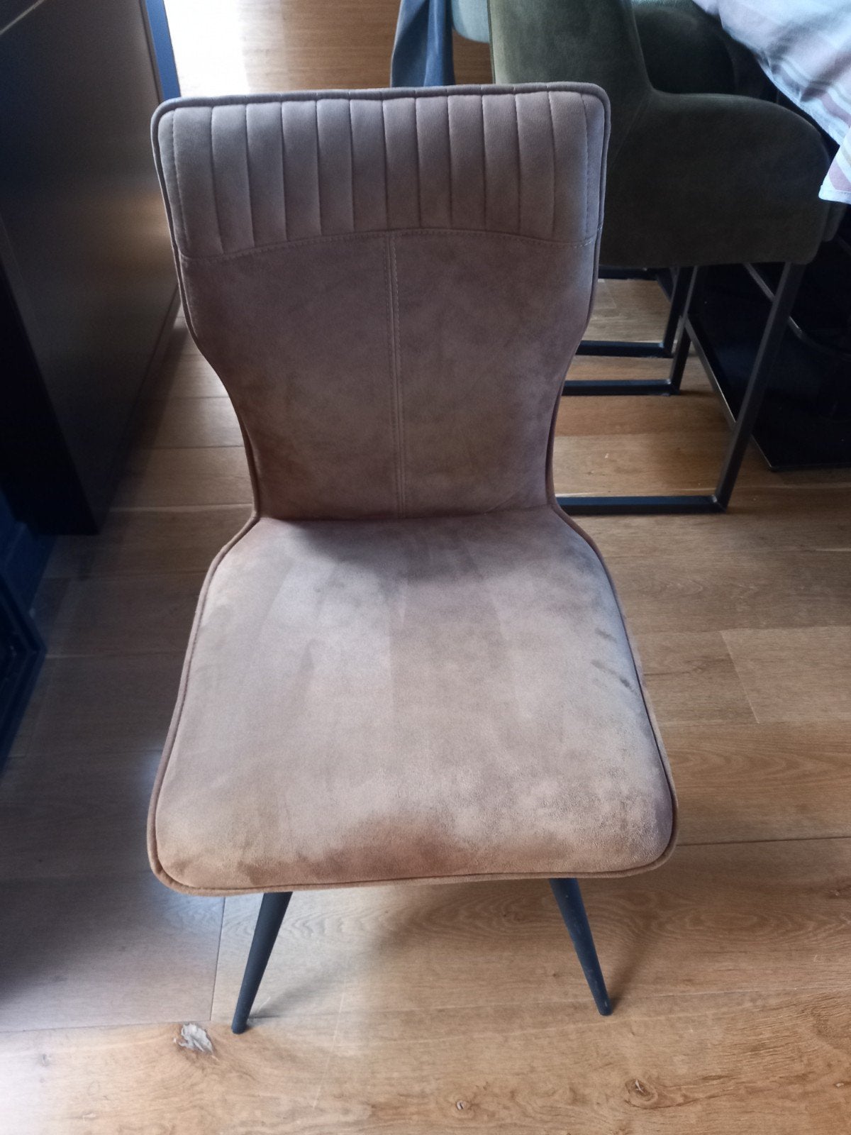 bruine suede eetkamerstoel, Ophalen, Bruin, Leer, Zo goed als nieuw