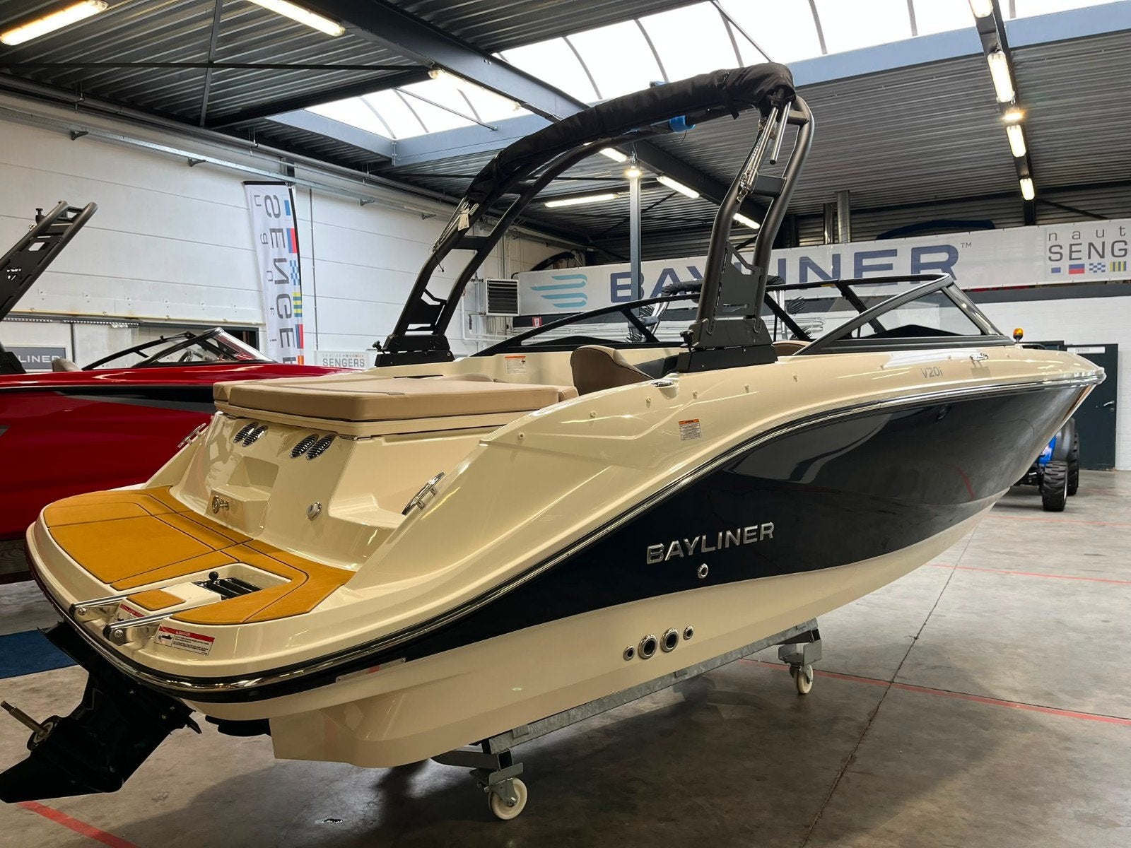 Bayliner V20i - '27 - 4.5L - 250pk - waketower digidash GPS, Watersport en Boten, Ophalen, Nieuw, Bayliner