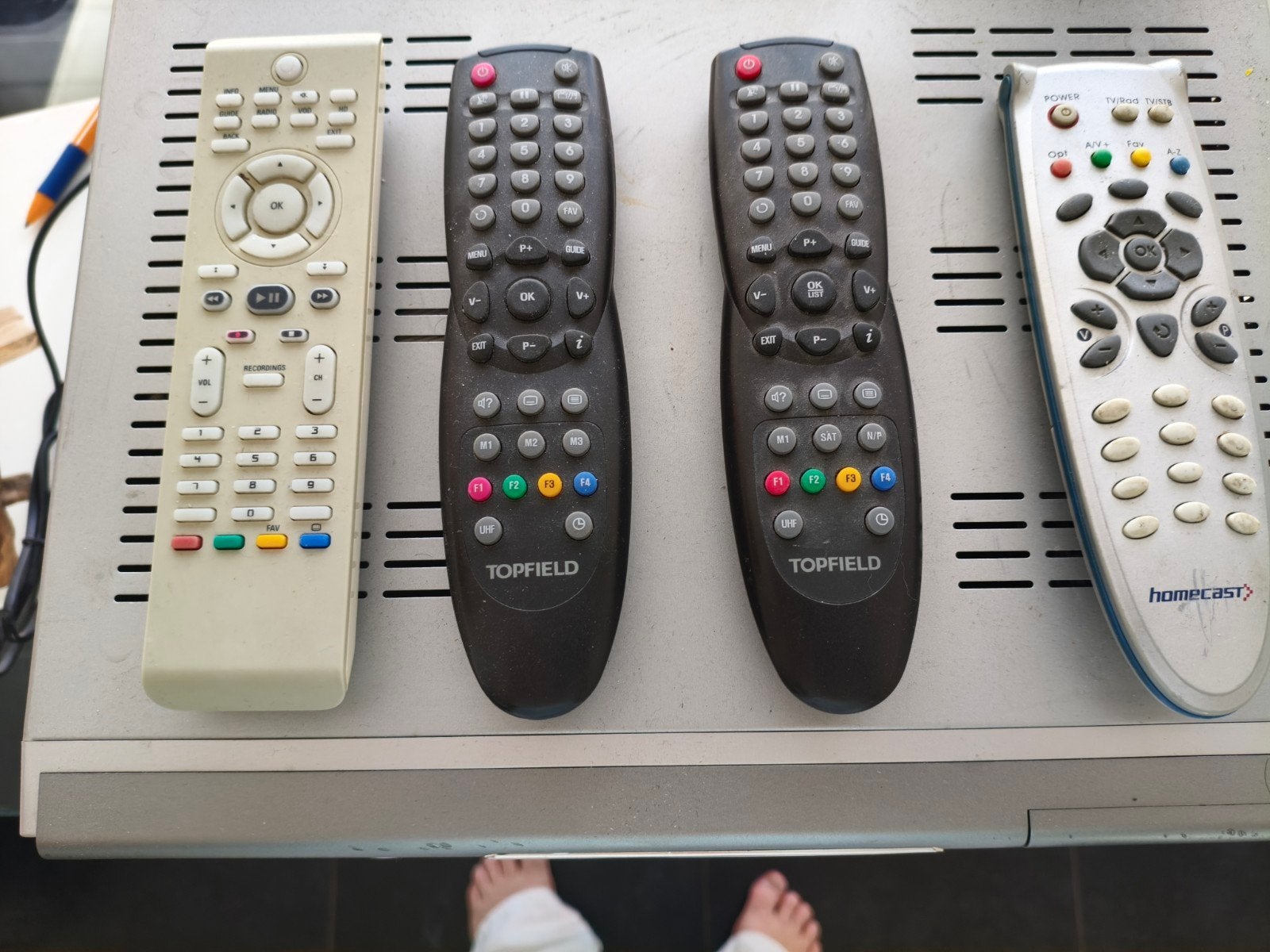 4 oude satellietontvangers met afstandsbediening, Ophalen of Verzenden, Gebruikt