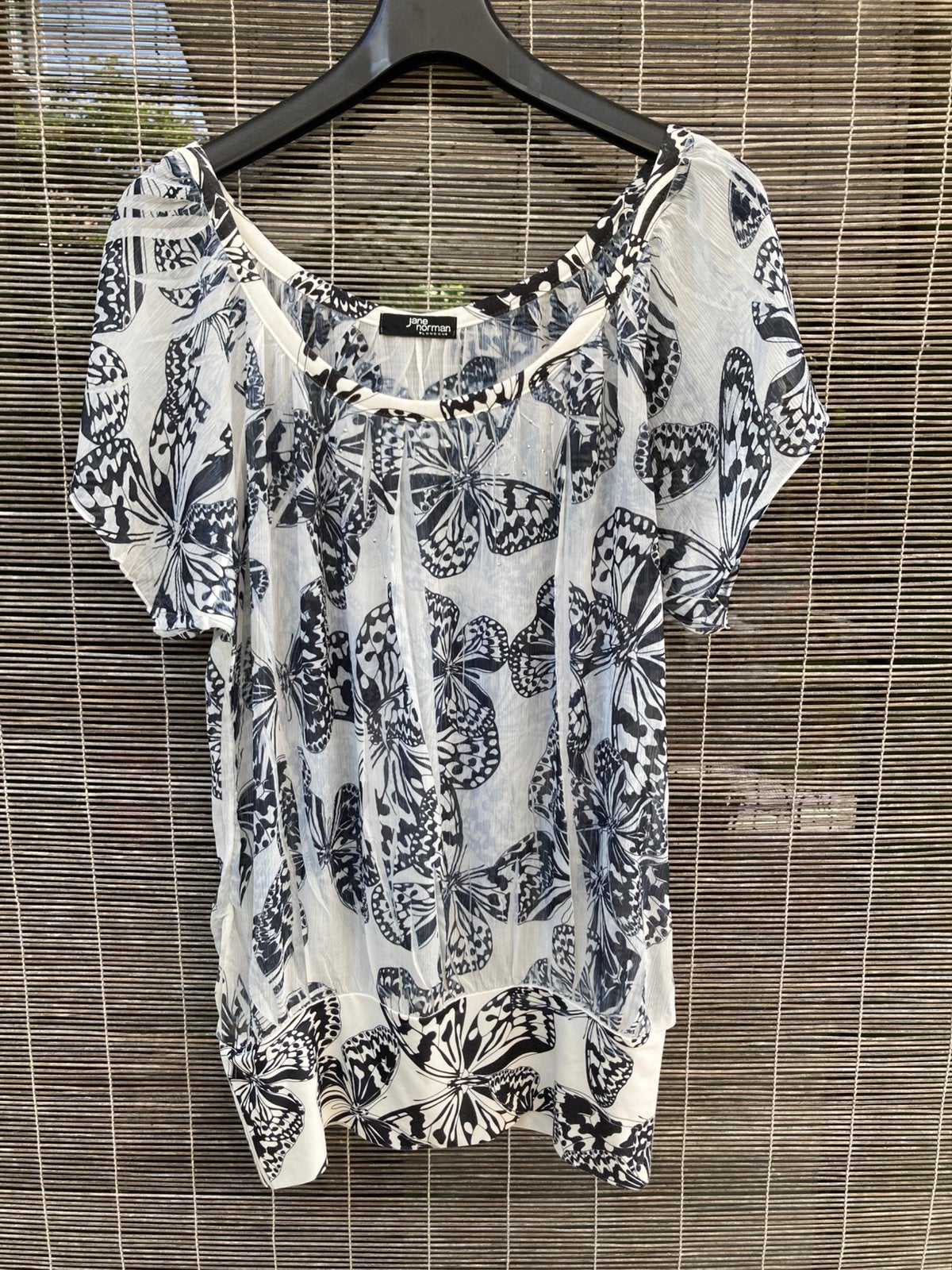 Jane Norman top shirt mt 42 witzwart vlinder print, Ophalen of Verzenden, Zo goed als nieuw, Korte mouw