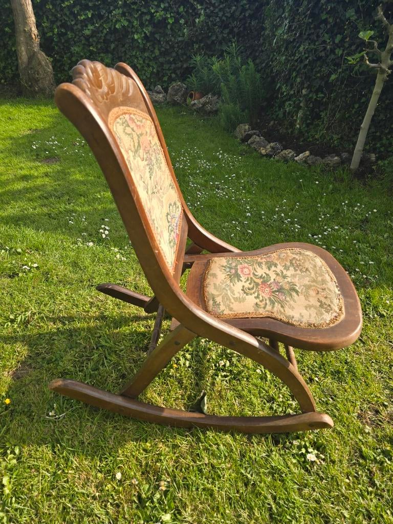Antiek Frans schommelstoeltje met bloemenpatroon, Antiek en Kunst, Antiek | Meubels | Stoelen en Banken, Ophalen of Verzenden
