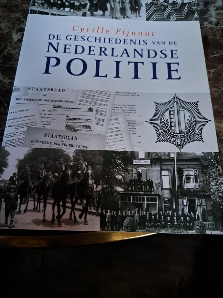 De Geschiedenis van de Nederlandse Politie - Cyrille Fijnaut, Ophalen of Verzenden, 20e eeuw of later, Gelezen, Cyrille Fijnaut