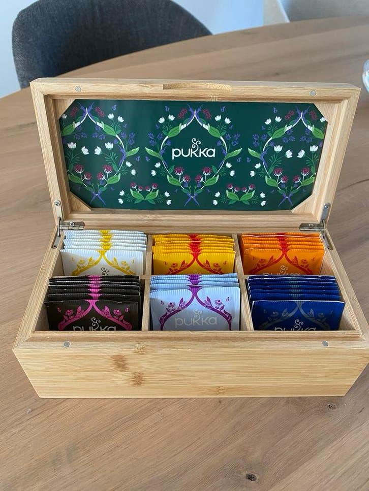Pukka houten theedoos met inhoud, Huis en Inrichting, Hout, Ophalen of Verzenden, Zo goed als nieuw, Theedoos