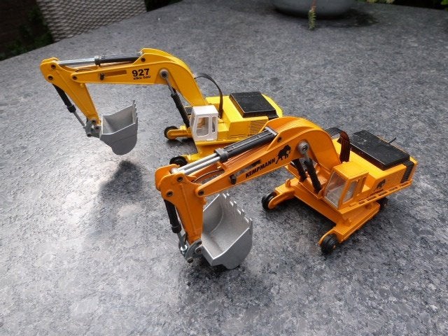 siku 3727 graafmachine 2 x zonder rupsbanden, Ophalen of Verzenden, Gebruikt, Overige typen
