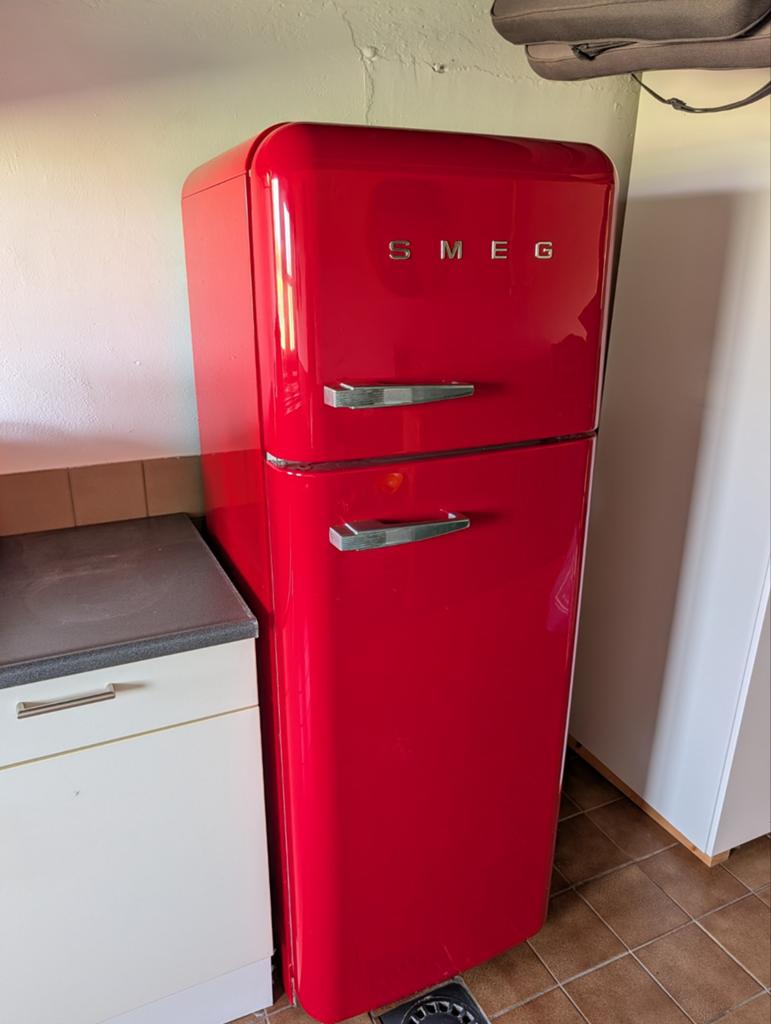 Mooie rode Smeg koelkast, DEFECT, Witgoed en Apparatuur, Ophalen, 60 tot 90 cm, 160 cm of meer