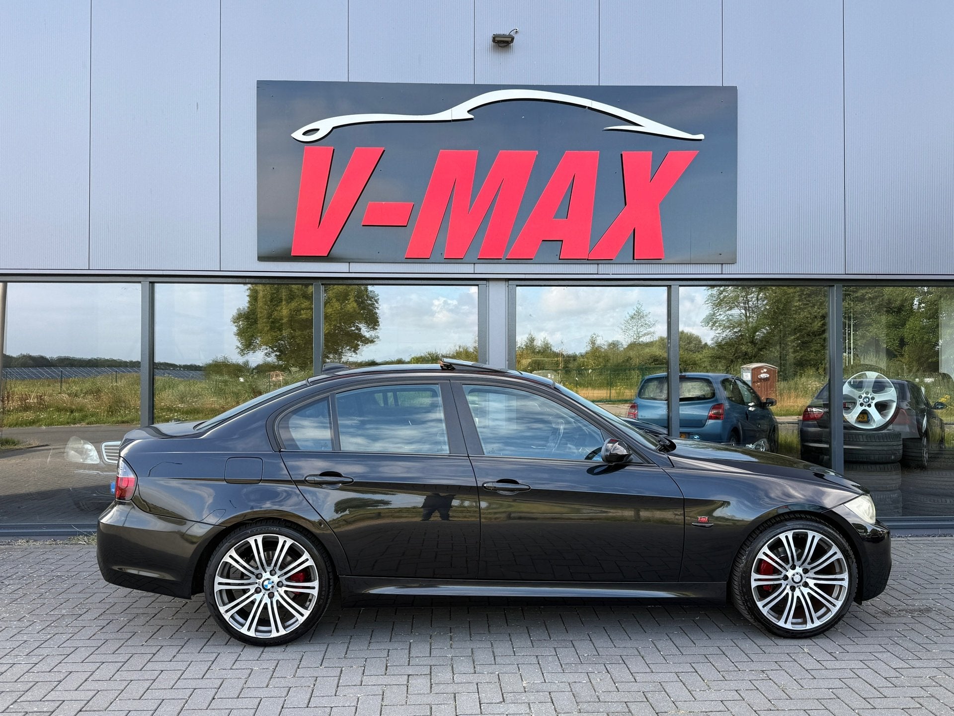 BMW 3-serie 318i AUT M-Tech Leder Navi Xenon Schuifdak Pdc, Achterwielaandrijving, Zwart, 4 cilinders, 129 pk