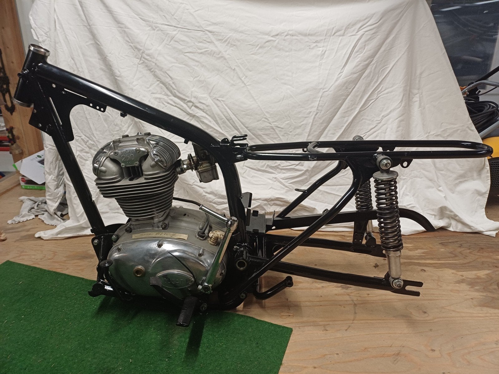 Ducati smal carter frame 250 en blok, Ophalen, Gereviseerd