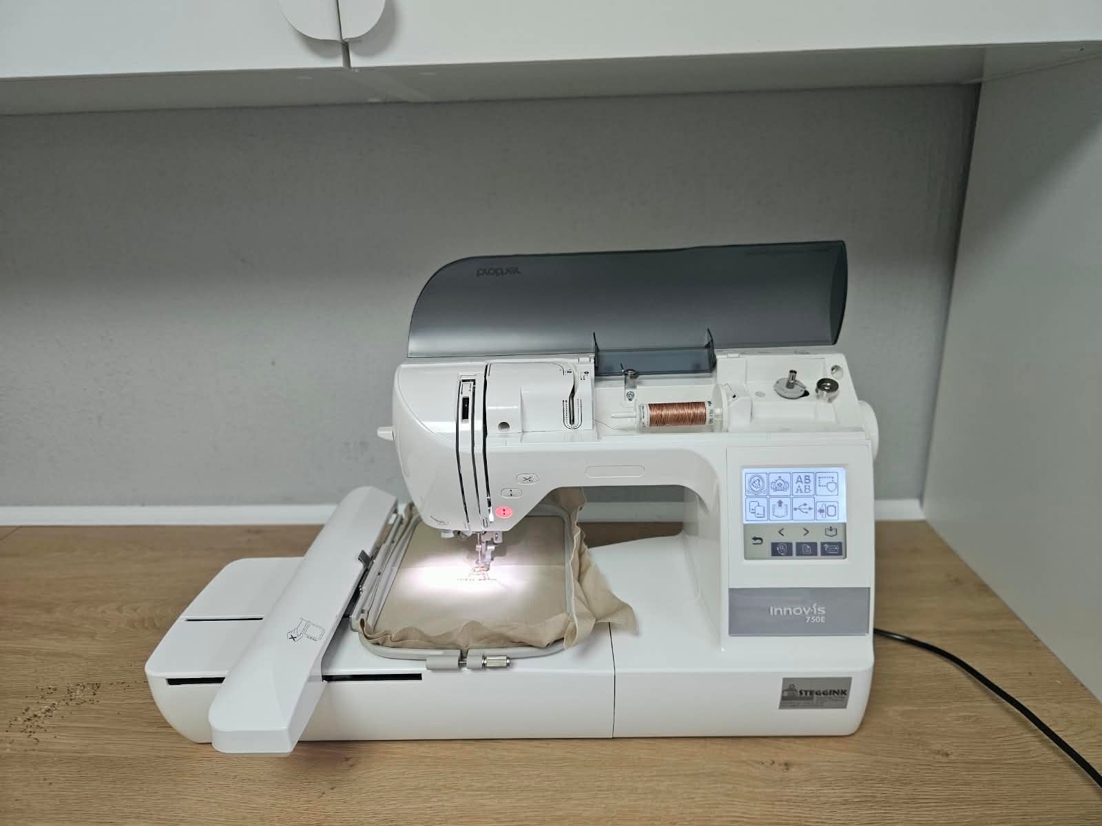 Brother Innovis 750E Borduurmachine, Ophalen, Zo goed als nieuw, Naaimachine, Brother