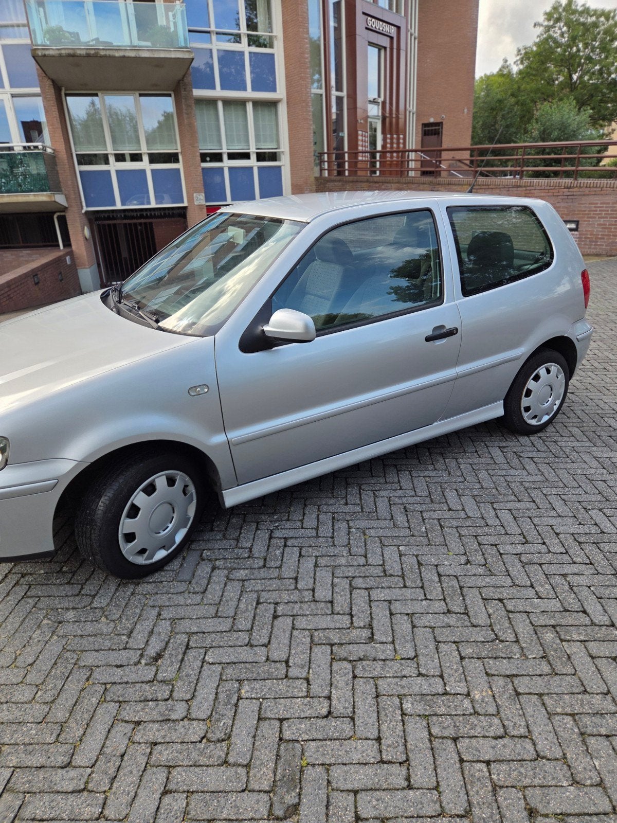 Volkswagen Polo 1.4 55KW 2001 Grijs, Auto's, Volkswagen, Voorwielaandrijving, 450 kg, 74 pk, 31 €/maand