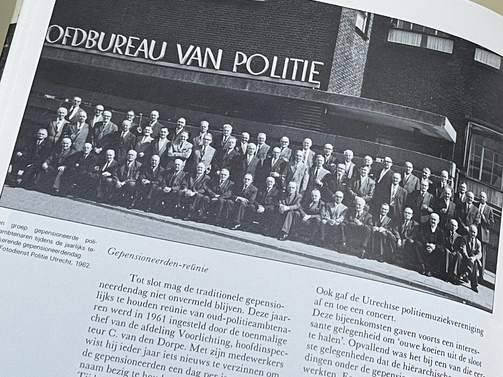 Van Schout tot Wout  - geschiedenis van de Utrechtse politie, Ophalen of Verzenden, Overige soorten, Nederland, Boek of Tijdschrift