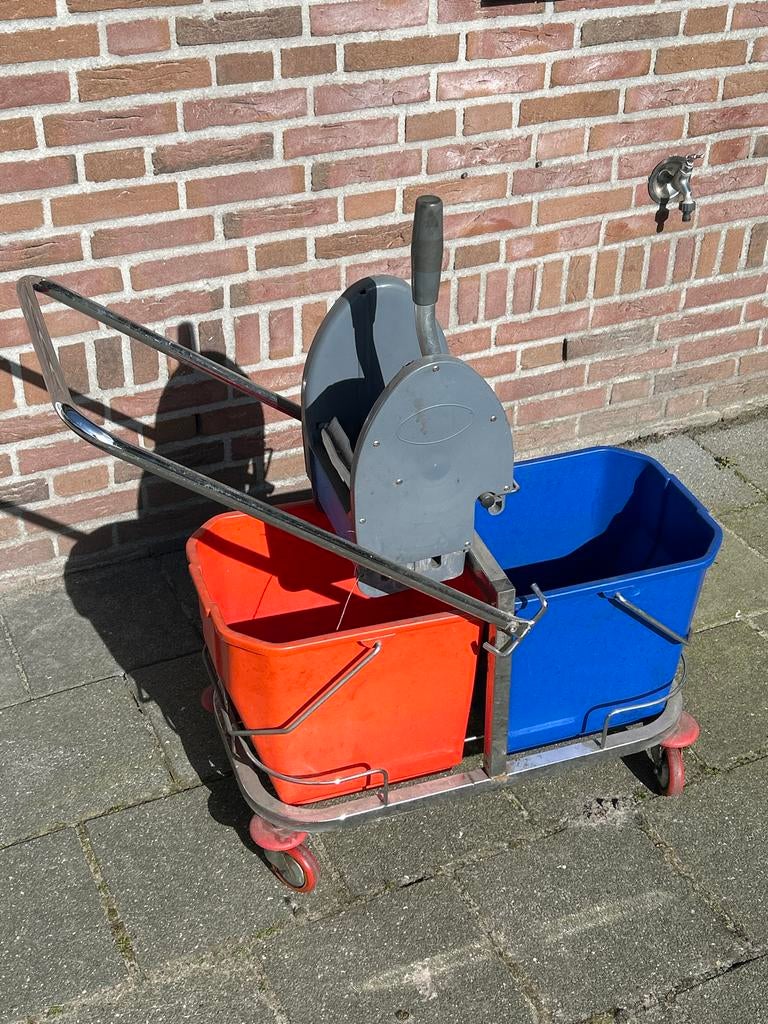 Dweilwagen, Ophalen, Dweilemmer, -bak, of -wagen