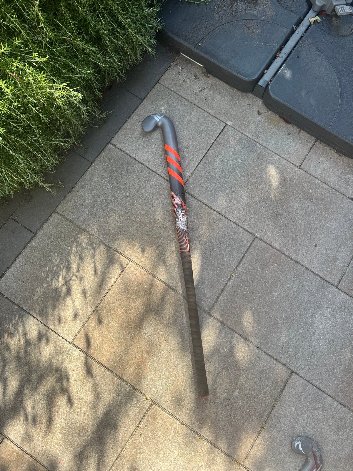 Adidas hockeystick (half seizoen gebruikt), Sport en Fitness, Hockey, Ophalen, Zo goed als nieuw, Stick