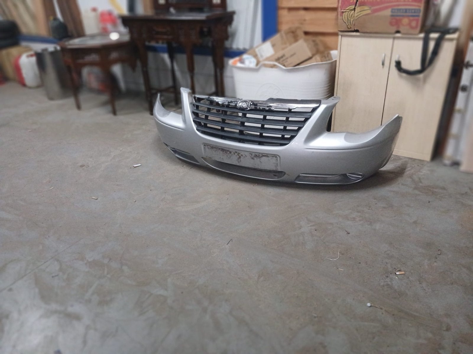 Bumper voor Chrysler Voyager - Zilver - Gebruikt, Gebruikt, Voor, Chrysler, Ophalen of Verzenden