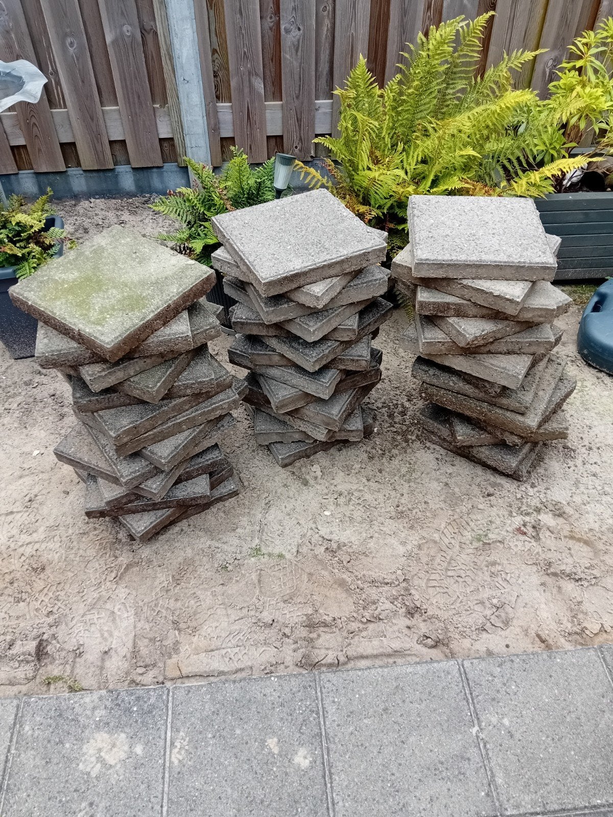40 stuks 30x30 stoeptegels. Gratis af te halen., Tuin en Terras, Ophalen, Gebruikt, Beton, Terrastegels