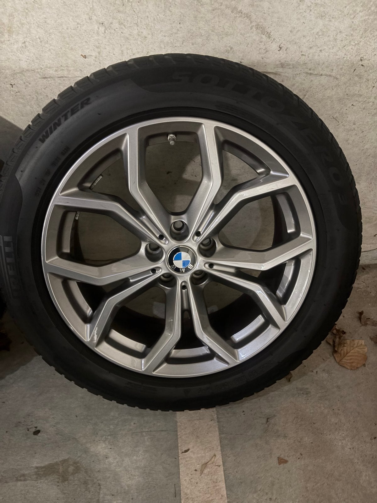 Foto 2 van Mooie set van 4 winterbanden Pirelli met 19 inch BMW velgen