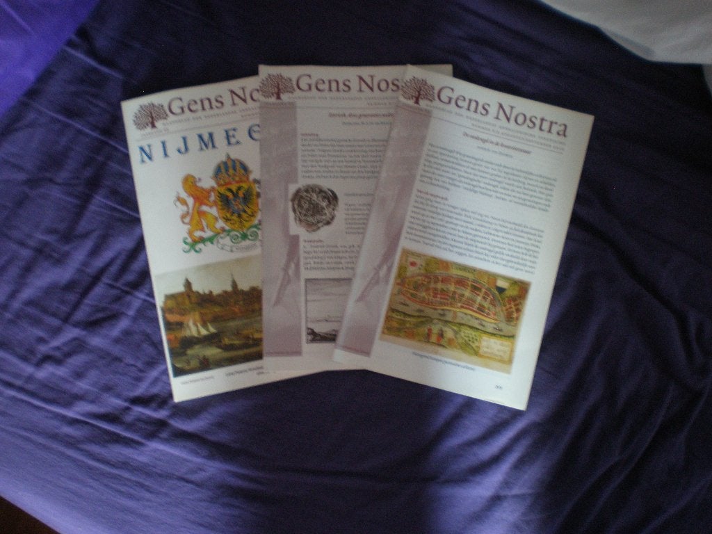 Genealogie. 3 x boekje Gens Nostra., Ophalen of Verzenden, Gelezen