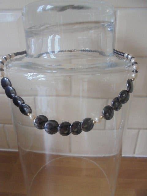 Vintage ketting parel met hematiet sluiting, Ophalen of Verzenden, Zo goed als nieuw, Grijs, Steen of Mineraal