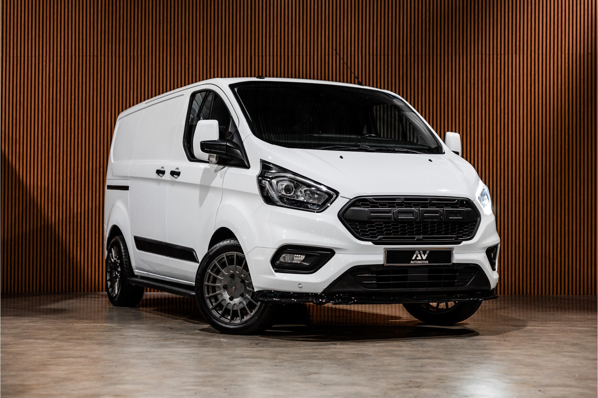 Ford Transit Custom 2.0 TDCI | CarPlay | Camera | Airco | Cr, Voorwielaandrijving, Stof, Gebruikt, 4 cilinders
