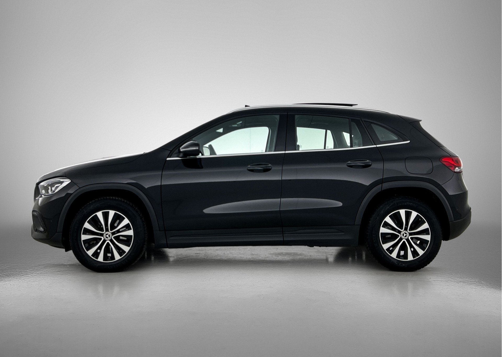Mercedes-Benz GLA 250 e Plug-In Hybride Panorama Schuif-Kant, 12 maanden, Leder en Stof, Zwart, Bedrijf