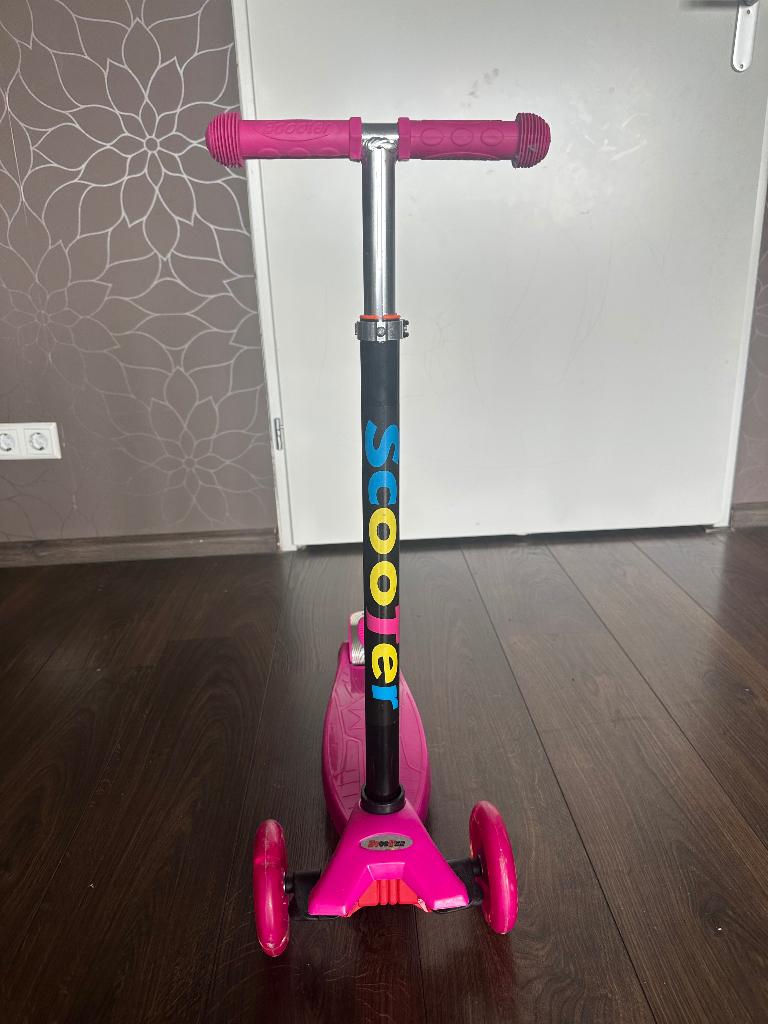Scooter Step Roos, Fietsen en Brommers, Fietsen | Driewielers, Ophalen, Nieuw