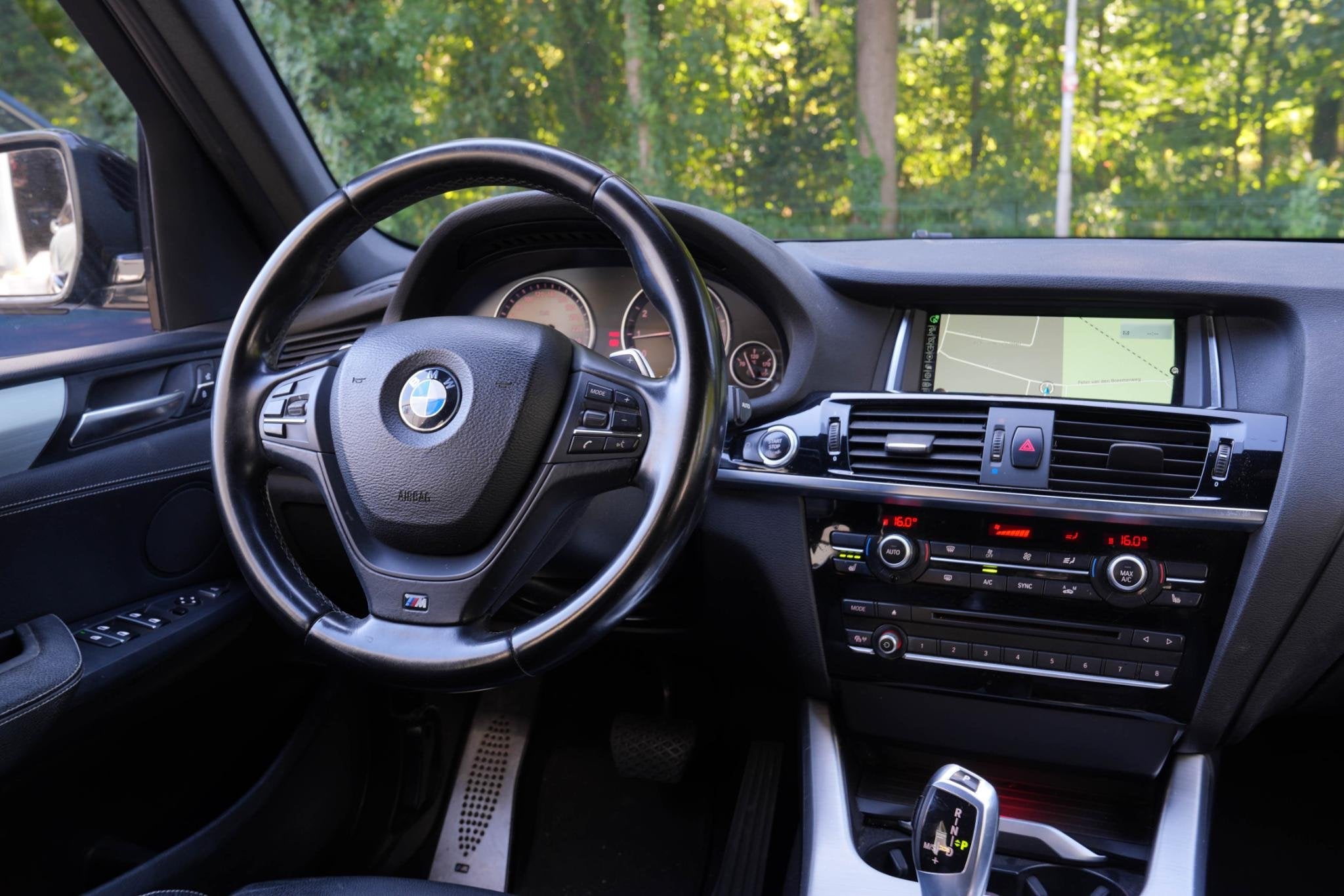 Foto 23 van BMW X3 xDrive20i M-Sport | Panorama | Trekhaak | Leder | Nav