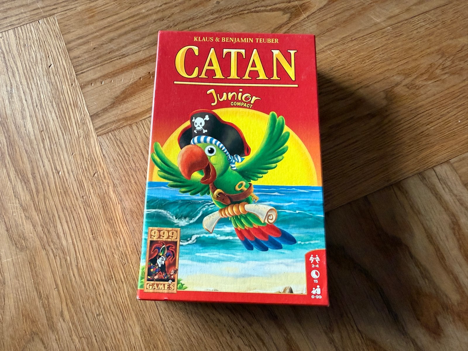 Catan Junior Compact Bordspel, Drie of vier spelers, Ophalen of Verzenden, Gebruikt, Reisspel