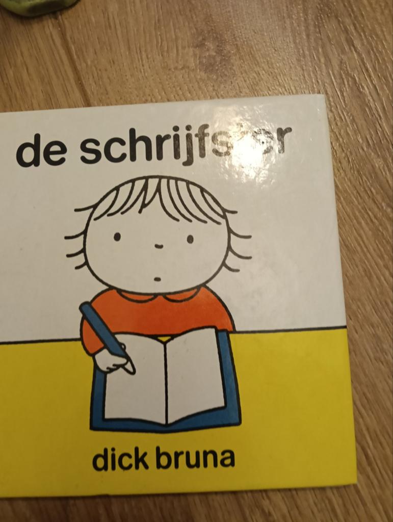 Dick Bruna - Schryfster, Ophalen of Verzenden, Gelezen, Dick Bruna