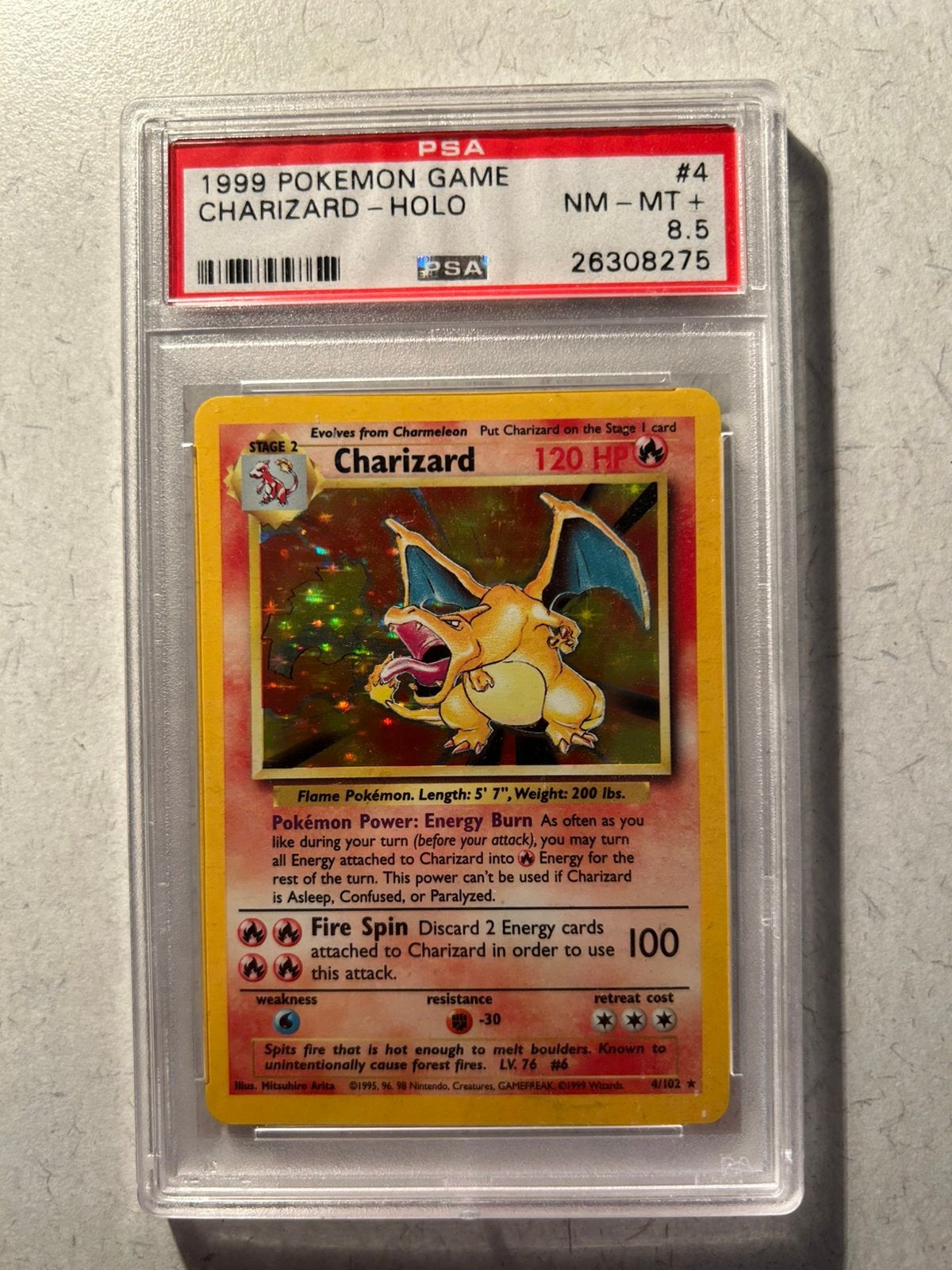 Charizard #4/102 base set - PSA 8.5, Hobby en Vrije tijd, Verzamelkaartspellen | Pokémon, Ophalen of Verzenden, Zo goed als nieuw