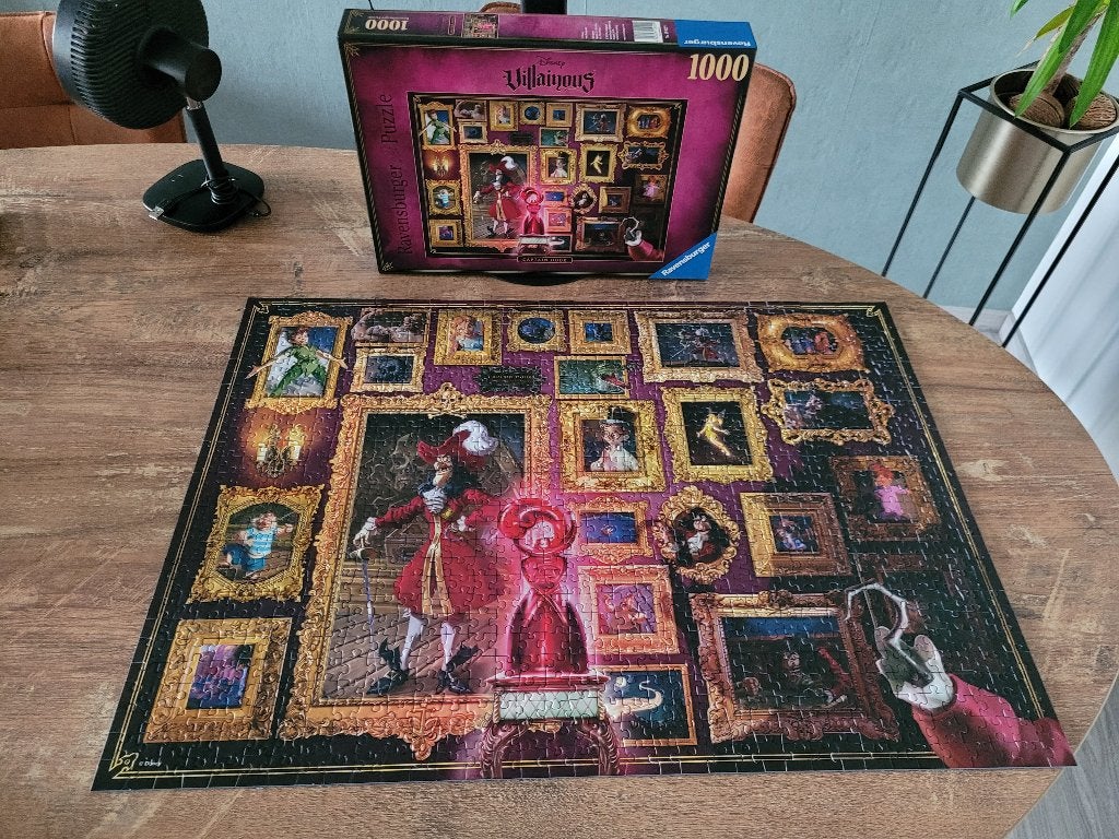 DISNEY'S VILLAINOUS = CAPTAIN HOOK 1000 stukjes kost 7,50, Ophalen of Verzenden, 500 t/m 1500 stukjes, Zo goed als nieuw, Legpuzzel