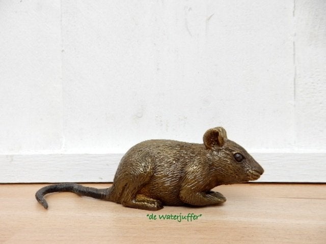 240* Bronzen muis liggend (Boven €75 geen verzendkosten), Tuin en Terras, Ophalen of Verzenden, Nieuw, Overige materialen, Dierenbeeld