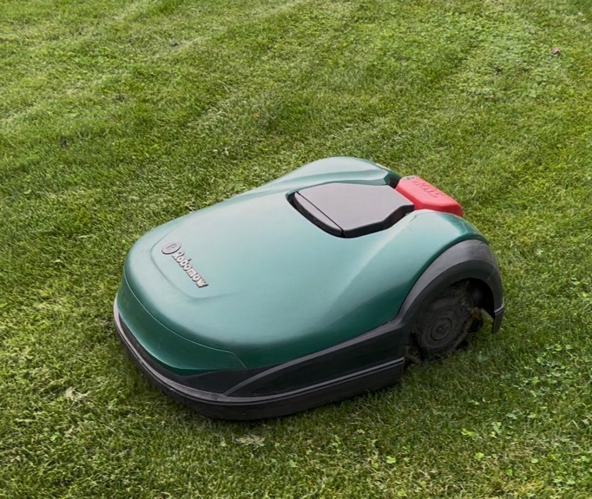 Robomow RK2000 Pro – 3 jaar oud + RoboHome, Tuin en Terras, Robotmaaiers, Ophalen, Gebruikt, 20 tot 25 cm, Bestuurbaar via app