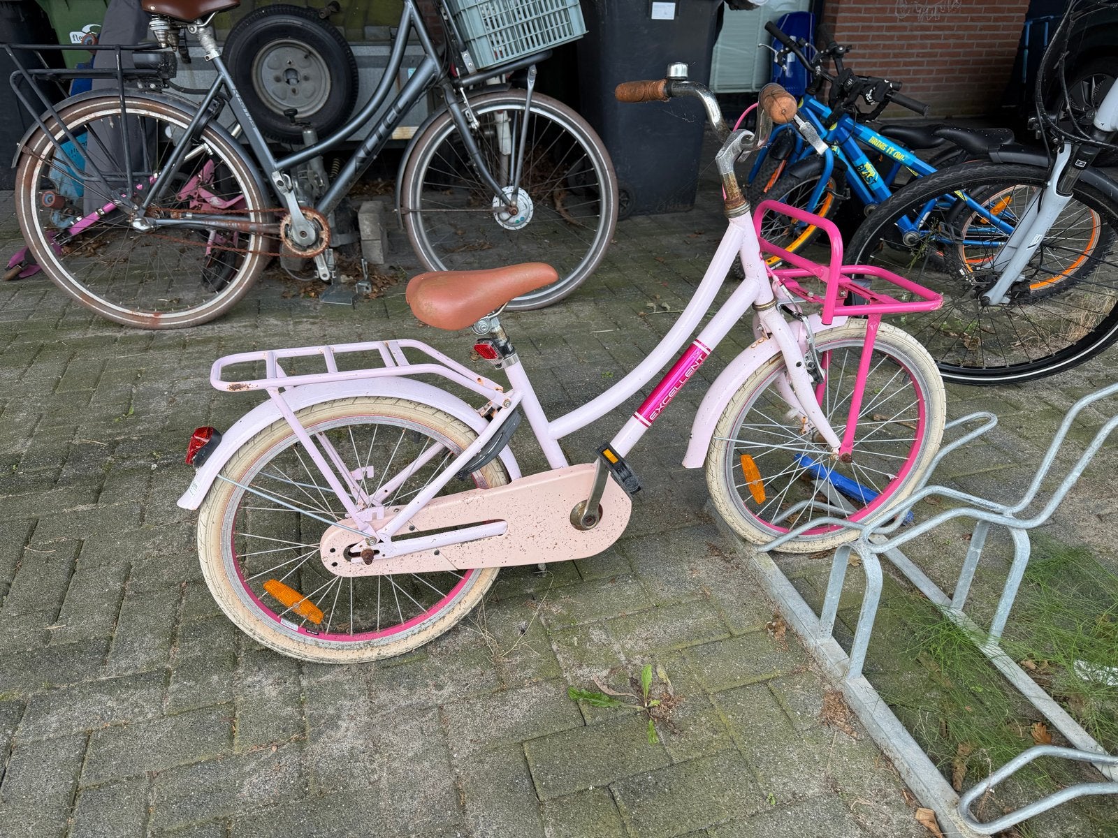 Roze kinderfiets - opknapper zoekt liefdevol thuis, Ophalen, Gebruikt, Terugtraprem, 20 inch of meer
