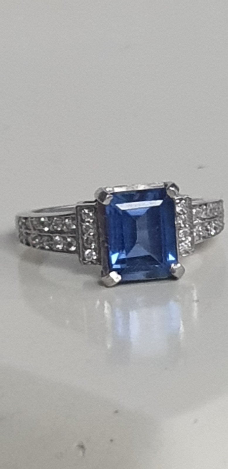 14k witgouden ring met Tanzaniet  en diamanten, Ophalen, Blauw, Nieuw, 17 tot 18