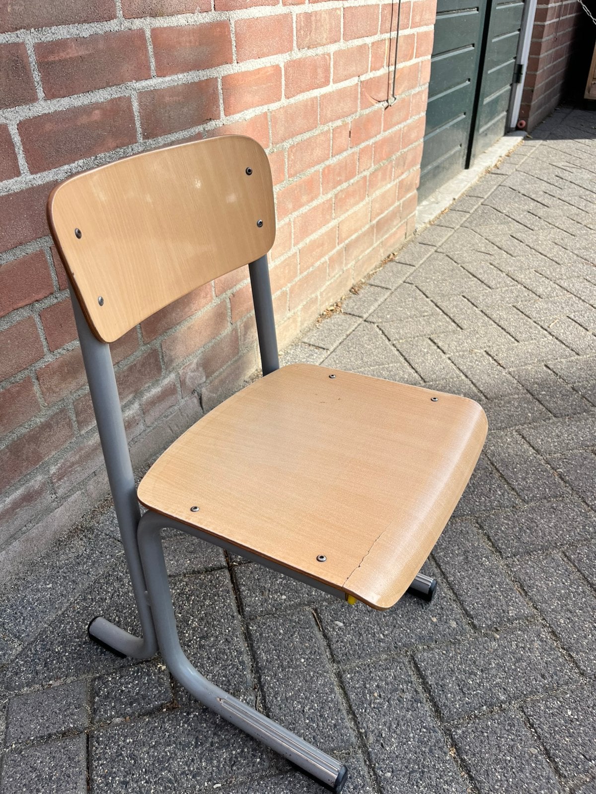 Gratis school kinderstoeltje, Huis en Inrichting, Ophalen, Gebruikt, School stoeltje, Eén