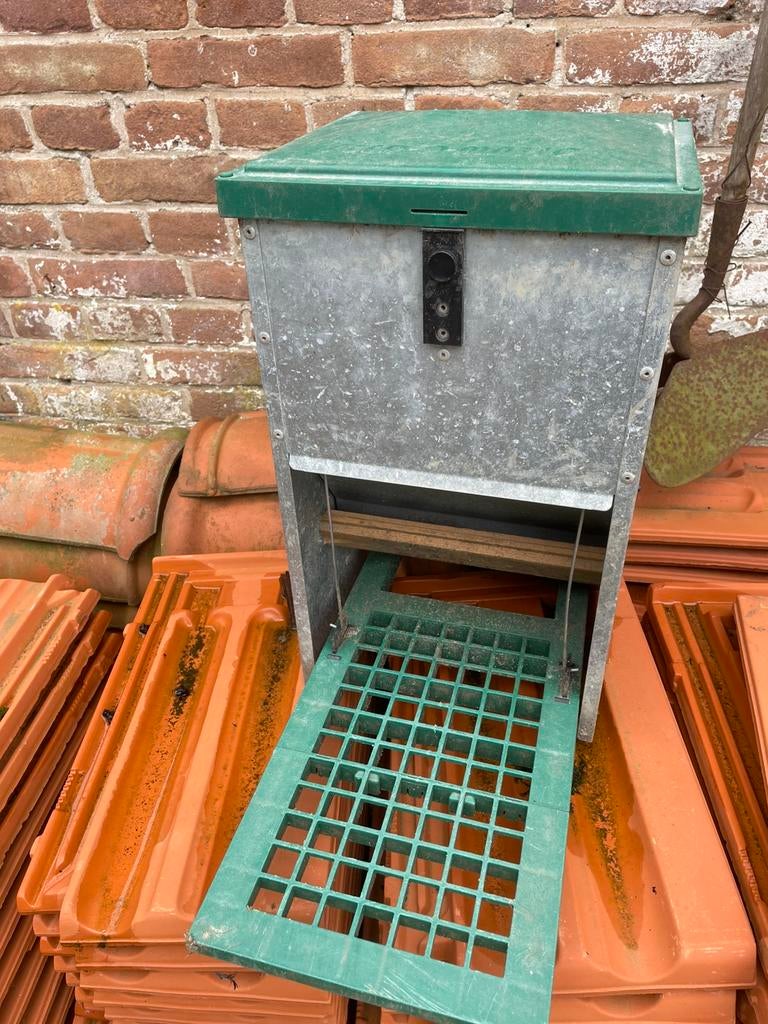 Voer silo voor 10 kippen, Dieren en Toebehoren, Pluimvee | Toebehoren, Ophalen, Zo goed als nieuw, Drinken en Voederen