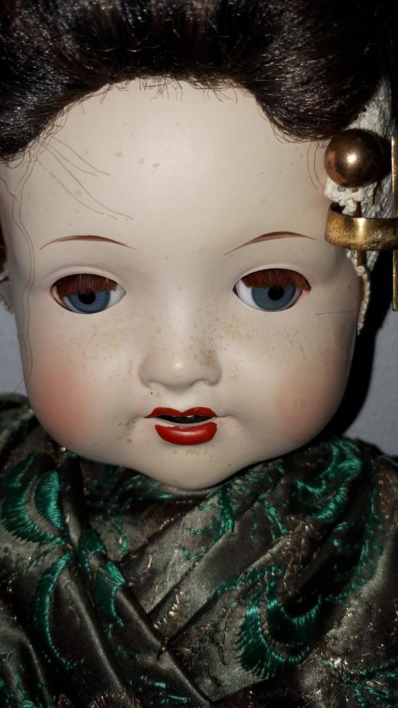 Grote pop antiek in Zeeuws kledertracht, Antiek en Kunst, Antiek | Speelgoed, Ophalen of Verzenden