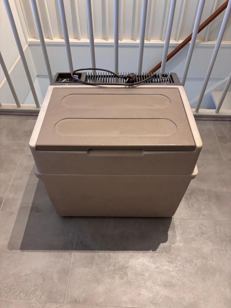Elektrische koelbox met 12V en 220V aansluiting, Caravans en Kamperen, Ophalen, Gebruikt, Koelbox, Elektrisch