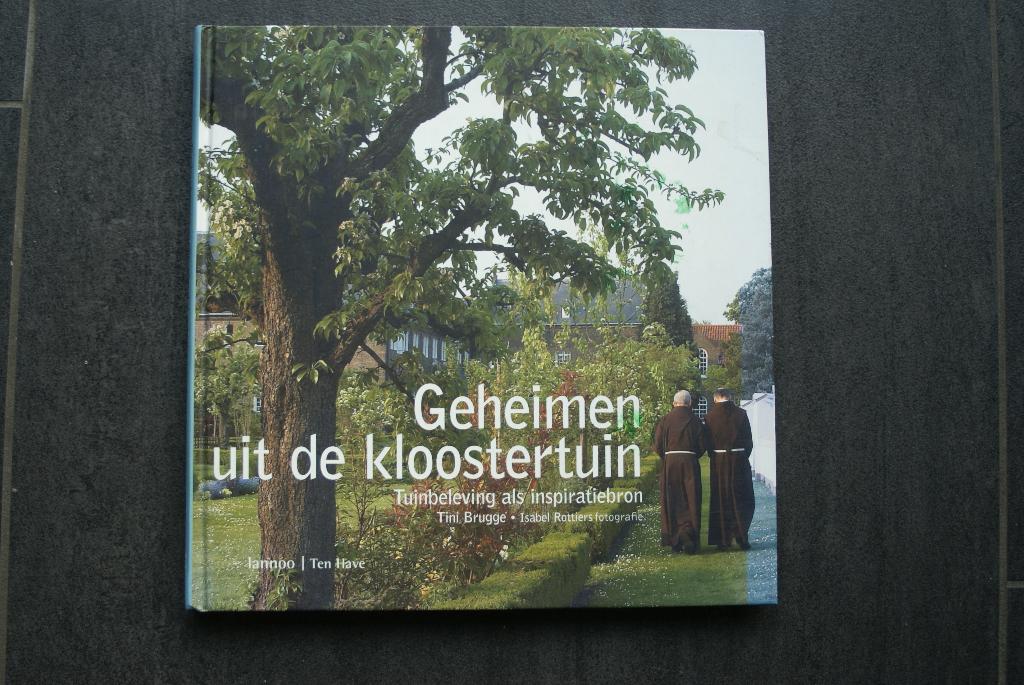 GEHEIMEN UIT DE KLOOSTERTUIN:Tuinbeleving als Inspiratiebron, Ophalen of Verzenden, Zo goed als nieuw