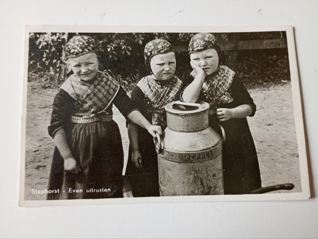 Staphorst Kind in Klederdracht 1947, Ophalen of Verzenden, 1940 tot 1960, Gelopen, Overijssel
