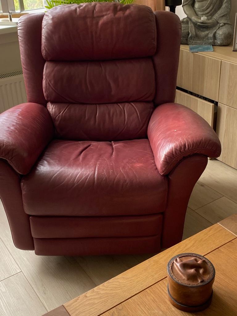 relaxfauteuil leer kleur bordeau  alles werkt  onbeschadigd, Ophalen, Gebruikt, Leer, 75 tot 100 cm