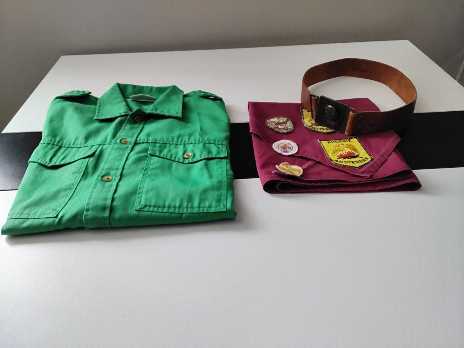 Scouting blouse maat 158 met halsdoek, riem en insignes, Verzamelen, Scouting, Gebruikt, Kleding, Ophalen of Verzenden