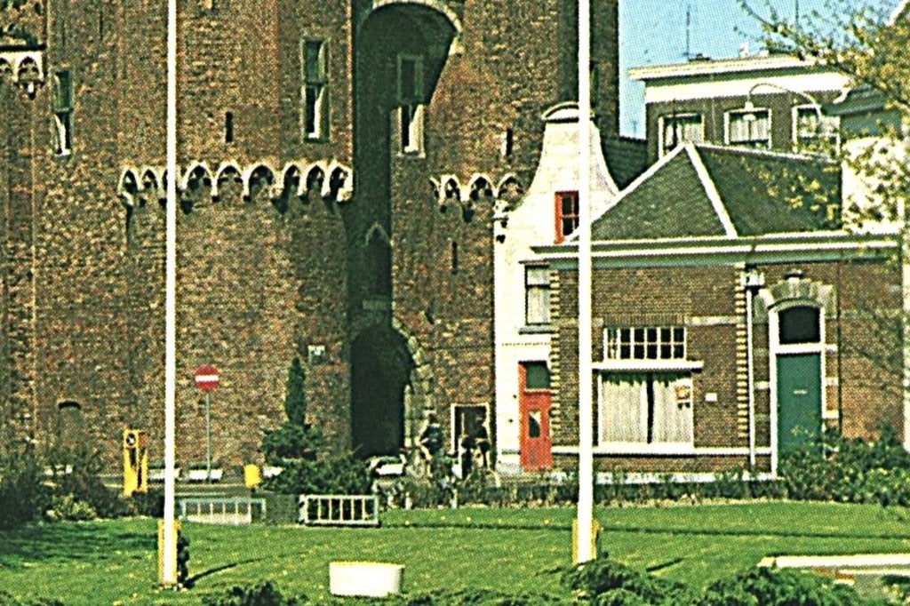 38058	Zwolle	Ov 1975	Sassenpoort	 Niet gelopen, Ophalen of Verzenden, 1960 tot 1980, Ongelopen, Overijssel