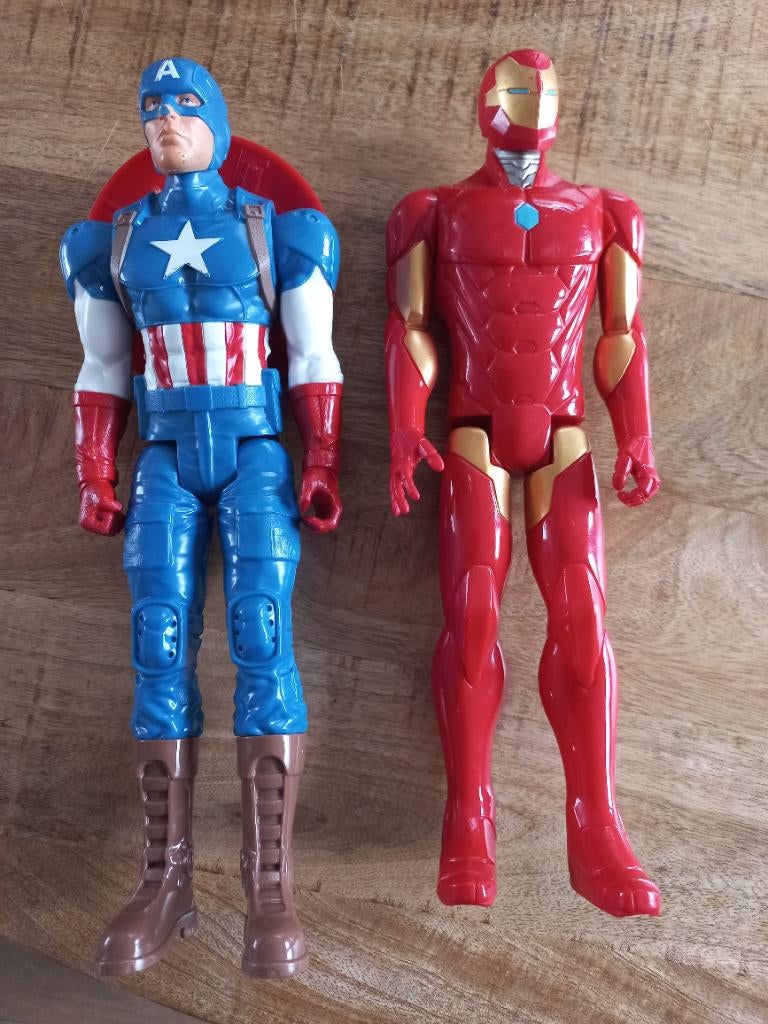 2 Marvel poppen 30 cm, Kinderen en Baby's, Speelgoed | Actiefiguren, Ophalen, Gebruikt